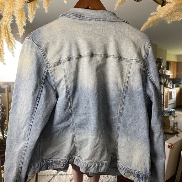 Time and Tru Long Sleeve Jean Jacket - Picture 8 of 9
